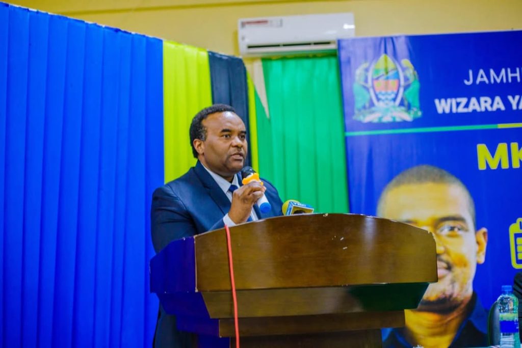 WAZIRI NDEJEMBI ATAKA WATUMISHI SEKTA YA ARDHI KUWA NA USIRI