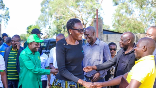 Wananchi ‘wamhamishia’ Dk Tulia Jimbo la Uyole, kumchukulia fomu